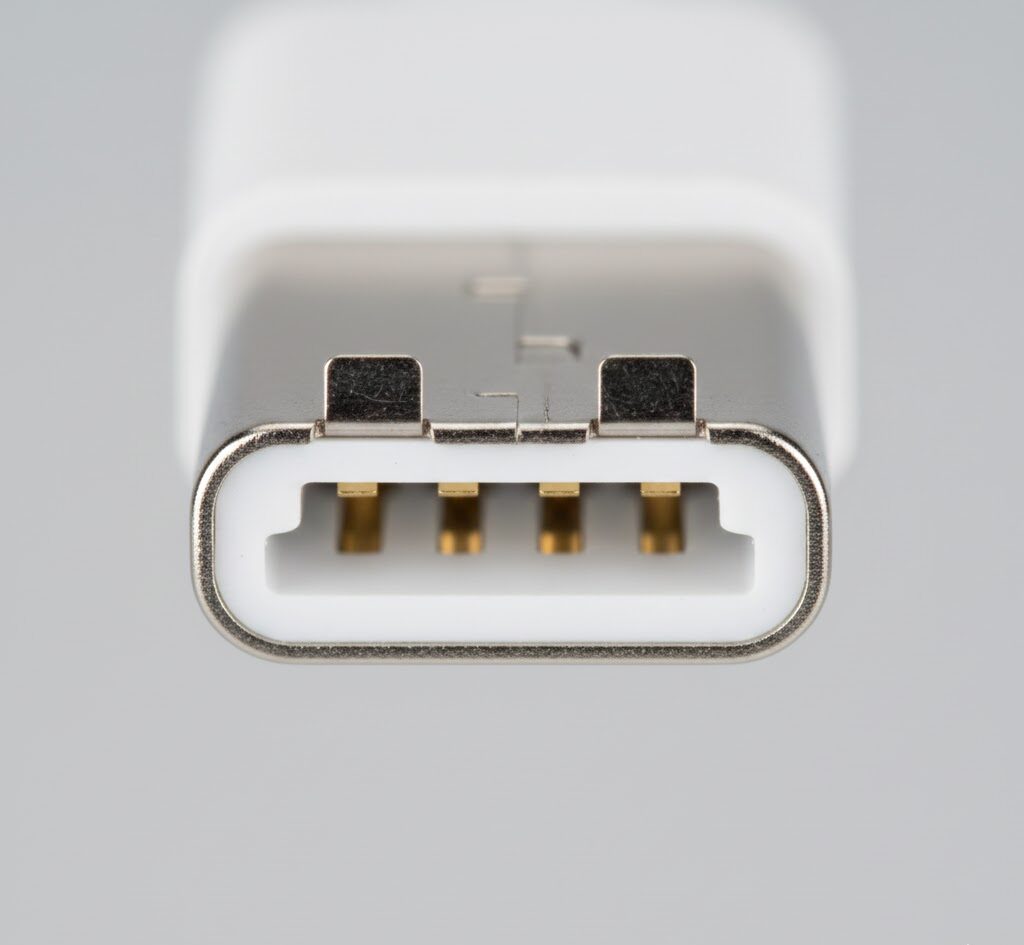 تشخیص کابل اصلی آیفون از طریق بررسی حفره‌های پورت USB